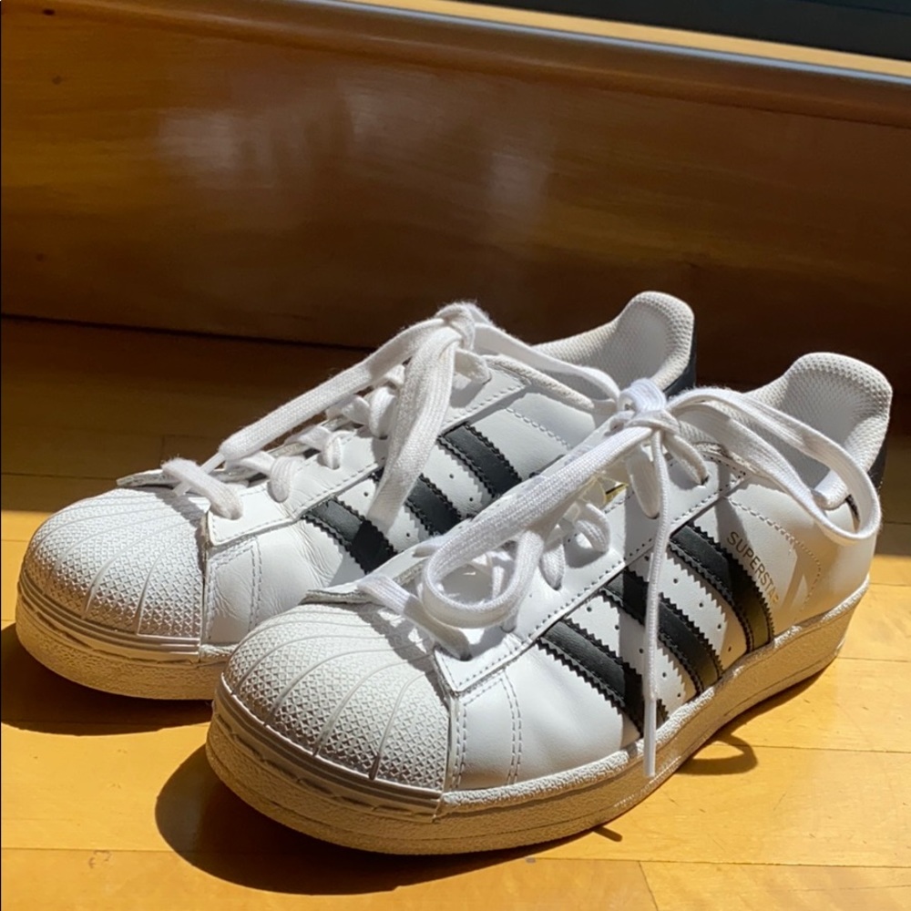 Adidas superstars